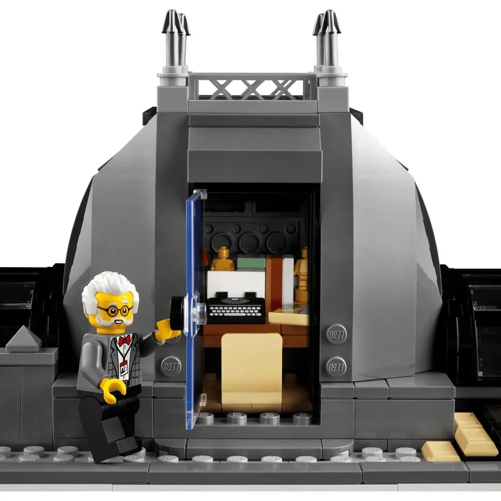 LEGO Natural History Museum 10326 100% COMPLETE w/Minifigs Box & Instructions!!